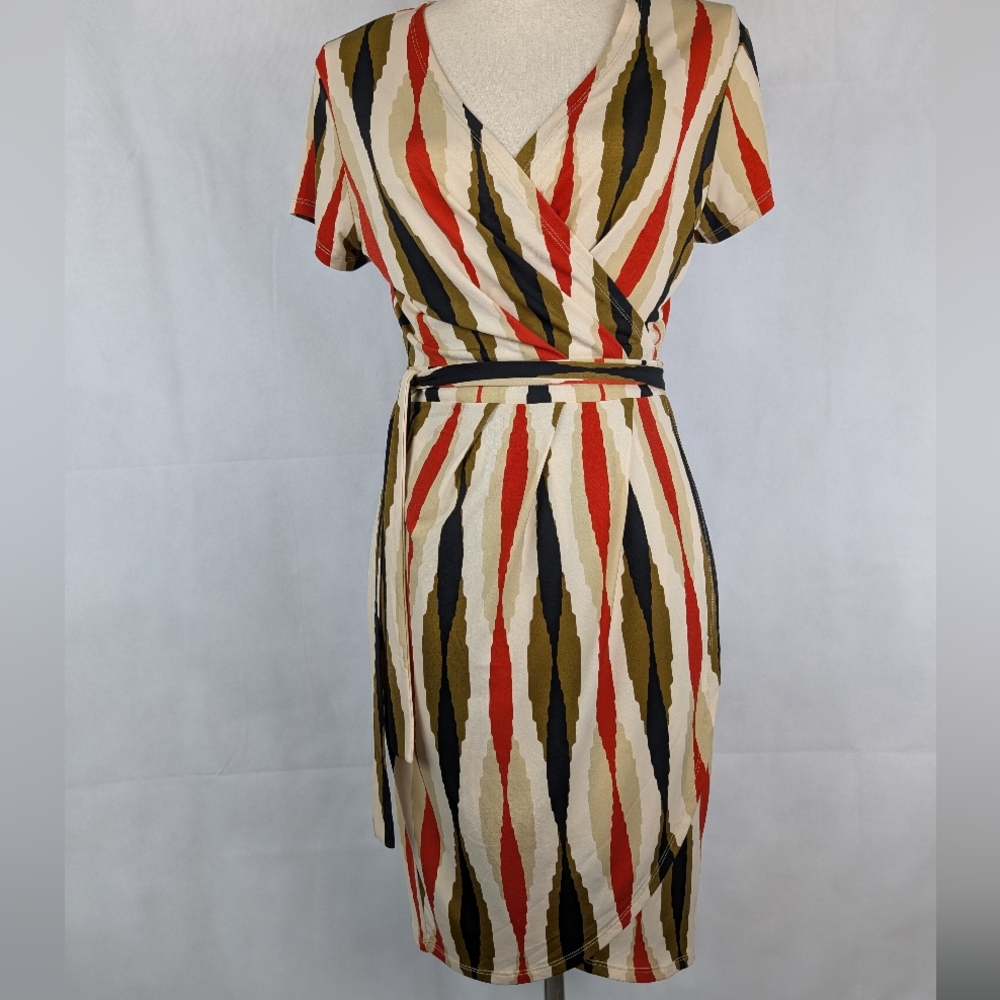 NWT Banana Republic Wrap Dress Short Sleeve Size Medium Neutral Graphic Print